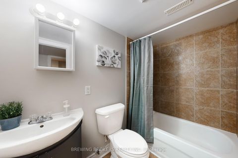 Photo 44 at 346 Thornhill Woods Drive, Patterson, Vaughan