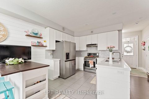 Photo 17 at 82 Nathan Crescent, Painswick South, Barrie