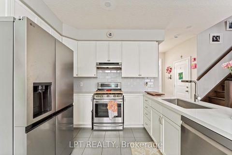 Photo 18 at 82 Nathan Crescent, Painswick South, Barrie