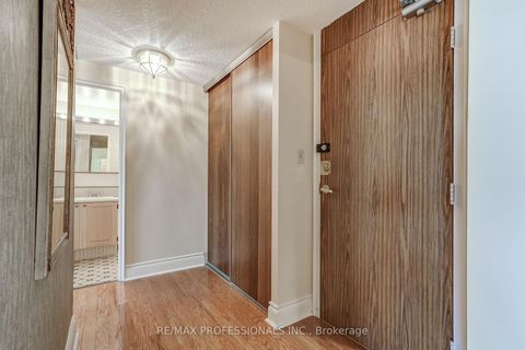 Photo 4 at 1405 - 240 Scarlett Road, Smythe, Toronto