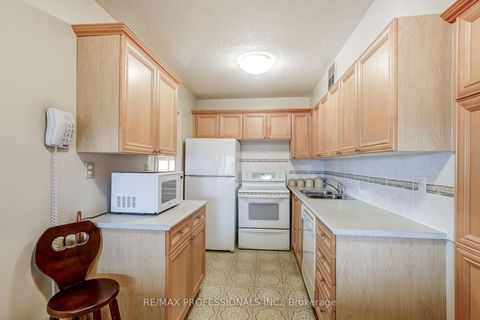 Photo 8 at 1405 - 240 Scarlett Road, Smythe, Toronto