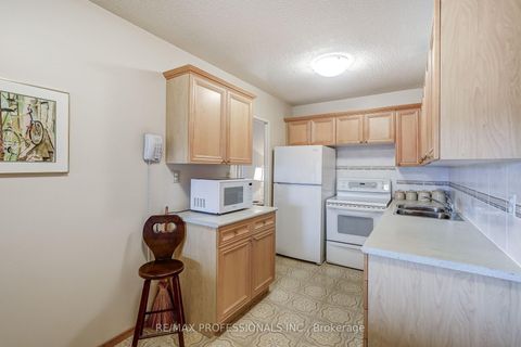 Photo 10 at 1405 - 240 Scarlett Road, Smythe, Toronto