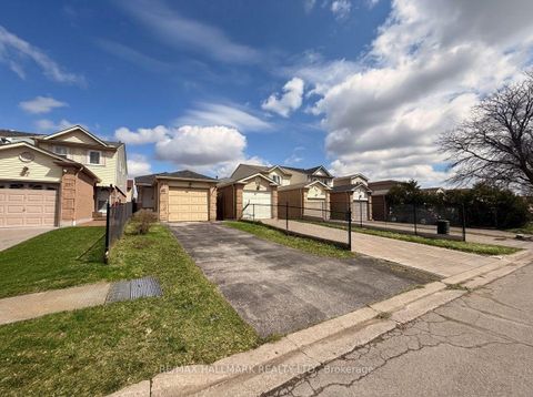 Photo 1 at 25 Lady Bower Crescent, Malvern, Toronto