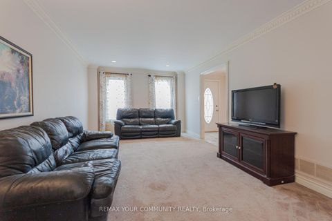 Photo 11 at 47 Elmsley Drive, Observatory, Richmond Hill