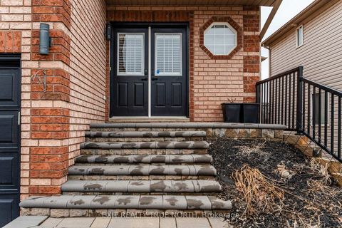 Photo 2 at 172 Courtney Crescent, Painswick South, Barrie