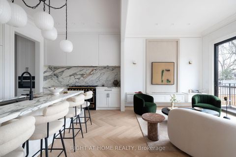 Photo 1 at 350B Walmer Road, Casa Loma, Toronto