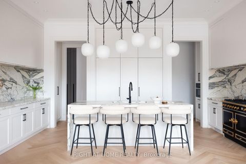 Photo 2 at 350B Walmer Road, Casa Loma, Toronto