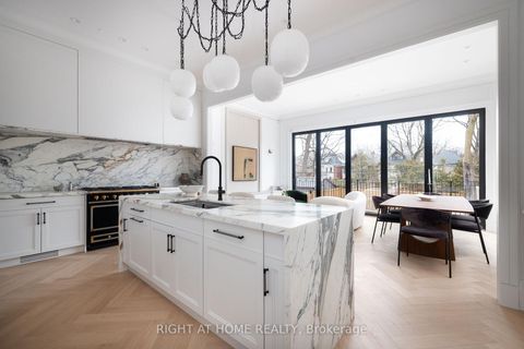 Photo 3 at 350B Walmer Road, Casa Loma, Toronto