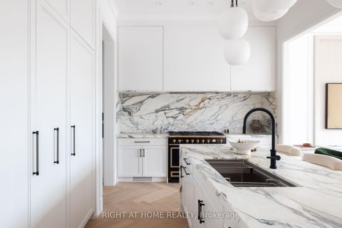 Photo 5 at 350B Walmer Road, Casa Loma, Toronto