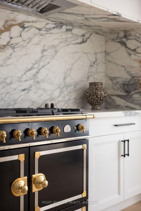 Photo 6 at 350B Walmer Road, Casa Loma, Toronto