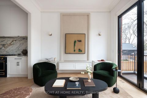 Photo 9 at 350B Walmer Road, Casa Loma, Toronto