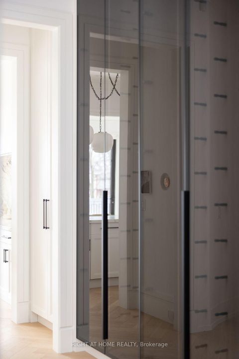 Photo 10 at 350B Walmer Road, Casa Loma, Toronto