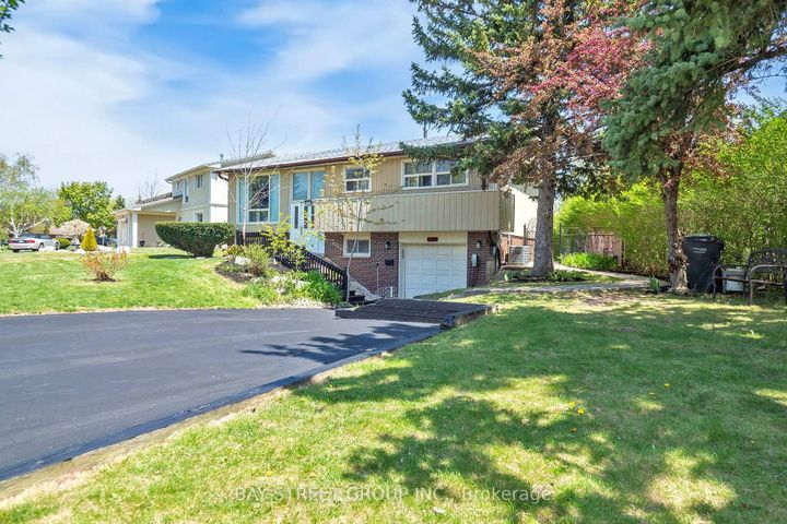 Photo 1 at 6119 Wabukayne Court, Meadowvale, Mississauga