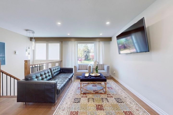 Photo 5 at 6119 Wabukayne Court, Meadowvale, Mississauga