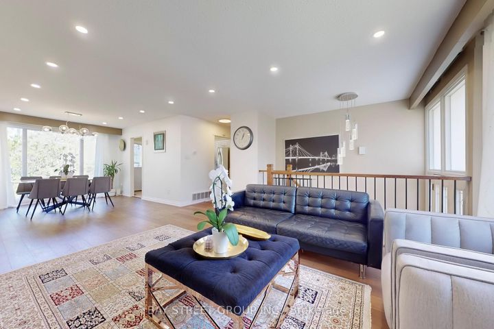 Photo 7 at 6119 Wabukayne Court, Meadowvale, Mississauga