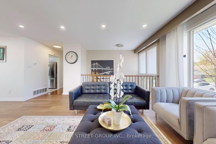 Photo 8 at 6119 Wabukayne Court, Meadowvale, Mississauga