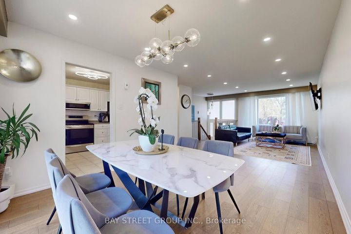 Photo 10 at 6119 Wabukayne Court, Meadowvale, Mississauga