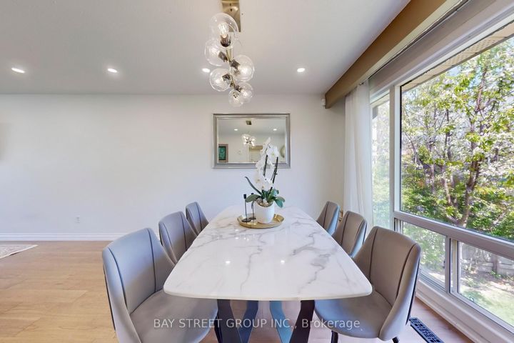 Photo 11 at 6119 Wabukayne Court, Meadowvale, Mississauga