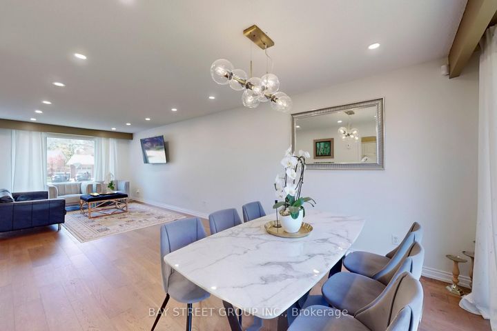 Photo 12 at 6119 Wabukayne Court, Meadowvale, Mississauga