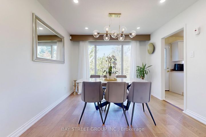 Photo 14 at 6119 Wabukayne Court, Meadowvale, Mississauga