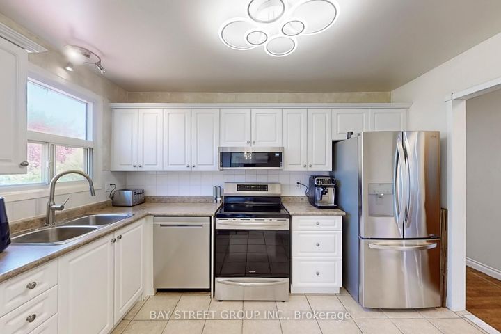 Photo 18 at 6119 Wabukayne Court, Meadowvale, Mississauga