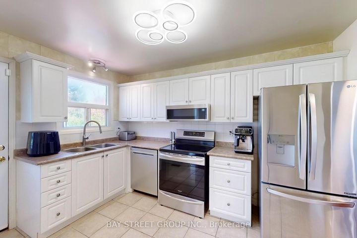 Photo 19 at 6119 Wabukayne Court, Meadowvale, Mississauga