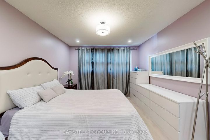 Photo 22 at 6119 Wabukayne Court, Meadowvale, Mississauga