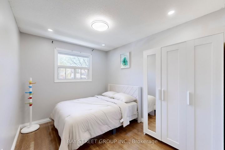 Photo 23 at 6119 Wabukayne Court, Meadowvale, Mississauga