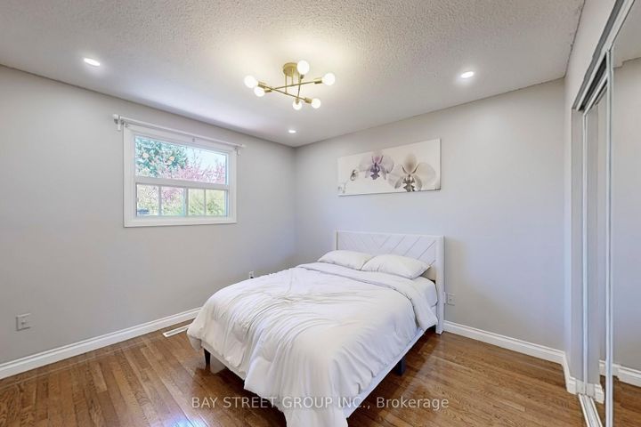 Photo 24 at 6119 Wabukayne Court, Meadowvale, Mississauga