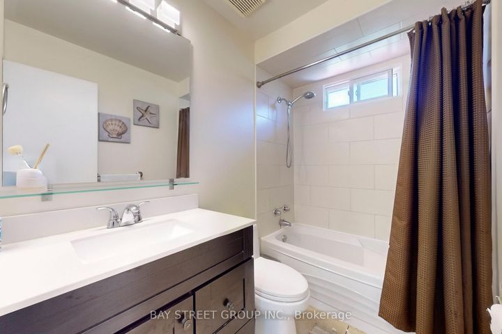 Photo 25 at 6119 Wabukayne Court, Meadowvale, Mississauga