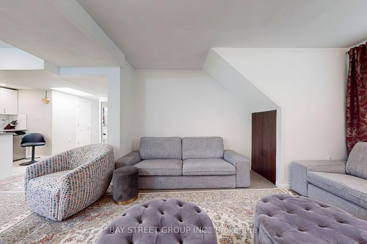 Photo 31 at 6119 Wabukayne Court, Meadowvale, Mississauga