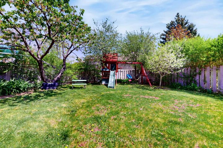 Photo 47 at 6119 Wabukayne Court, Meadowvale, Mississauga