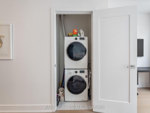 Photo 6 at 209 - 6 Jackes Avenue, Moore Park, Toronto