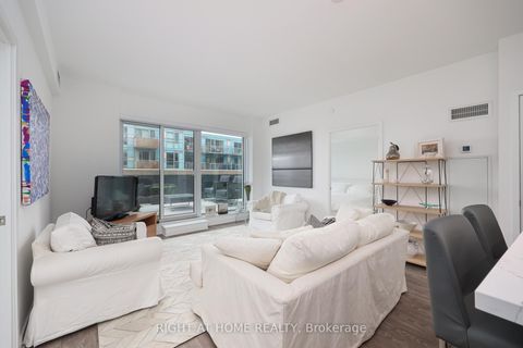 Photo 5 at 832 - 543 Richmond Street W, Waterfront Communities C1, Toronto