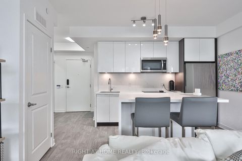 Photo 9 at 832 - 543 Richmond Street W, Waterfront Communities C1, Toronto