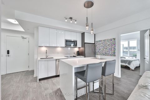 Photo 10 at 832 - 543 Richmond Street W, Waterfront Communities C1, Toronto