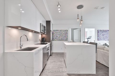 Photo 11 at 832 - 543 Richmond Street W, Waterfront Communities C1, Toronto