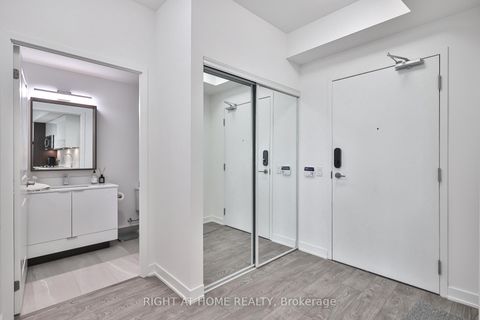 Photo 13 at 832 - 543 Richmond Street W, Waterfront Communities C1, Toronto