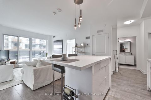 Photo 14 at 832 - 543 Richmond Street W, Waterfront Communities C1, Toronto