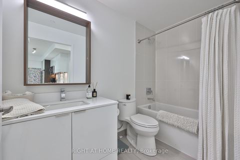 Photo 24 at 832 - 543 Richmond Street W, Waterfront Communities C1, Toronto