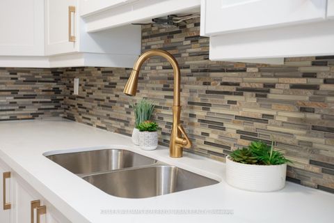 Photo 5 at 605 - 70 Baif Boulevard, North Richvale, Richmond Hill