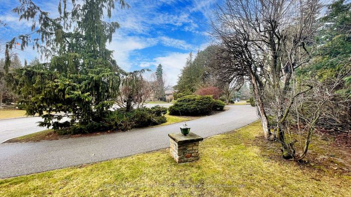 Photo 2 at 2 Colvestone Road, Windfields, Toronto