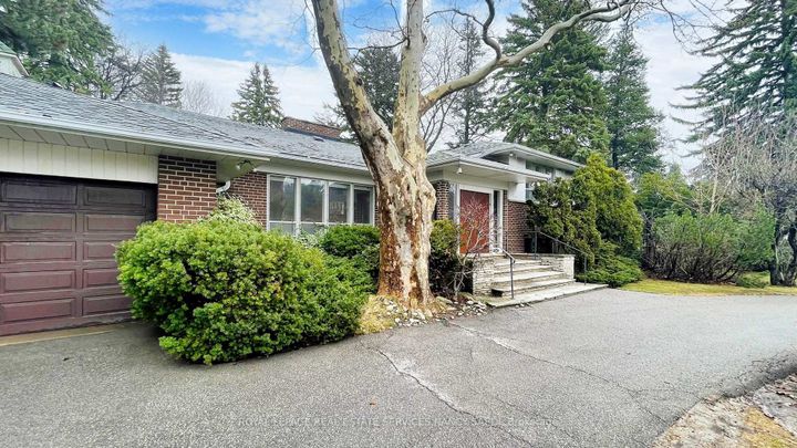 Photo 5 at 2 Colvestone Road, Windfields, Toronto