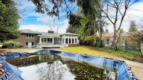 Photo 42 at 2 Colvestone Road, Windfields, Toronto