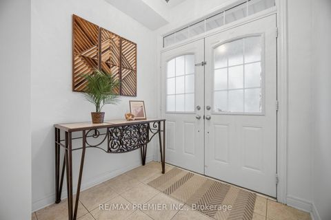 Photo 4 at 182 Chayna Crescent, Patterson, Vaughan