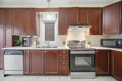 Photo 18 at 182 Chayna Crescent, Patterson, Vaughan