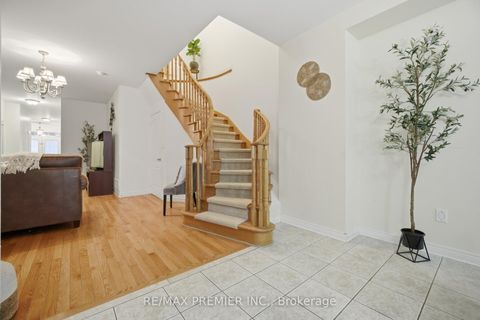 Photo 23 at 182 Chayna Crescent, Patterson, Vaughan