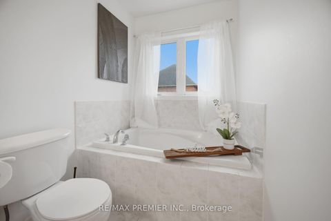 Photo 30 at 182 Chayna Crescent, Patterson, Vaughan