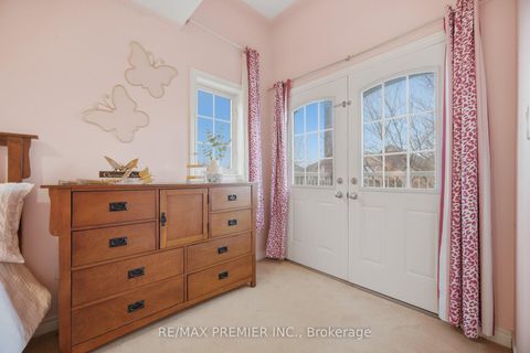 Photo 33 at 182 Chayna Crescent, Patterson, Vaughan