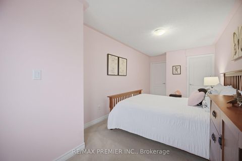 Photo 35 at 182 Chayna Crescent, Patterson, Vaughan